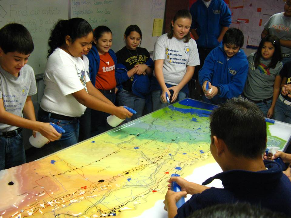 Students experiencing the Arroyo Colorado relief map