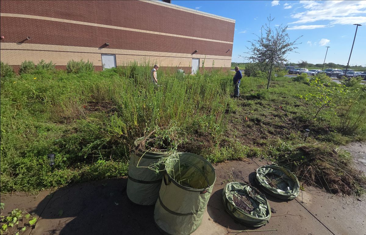 Third day of maintenance with NPSOT volunteers by Samantha Colunga, TWRI.